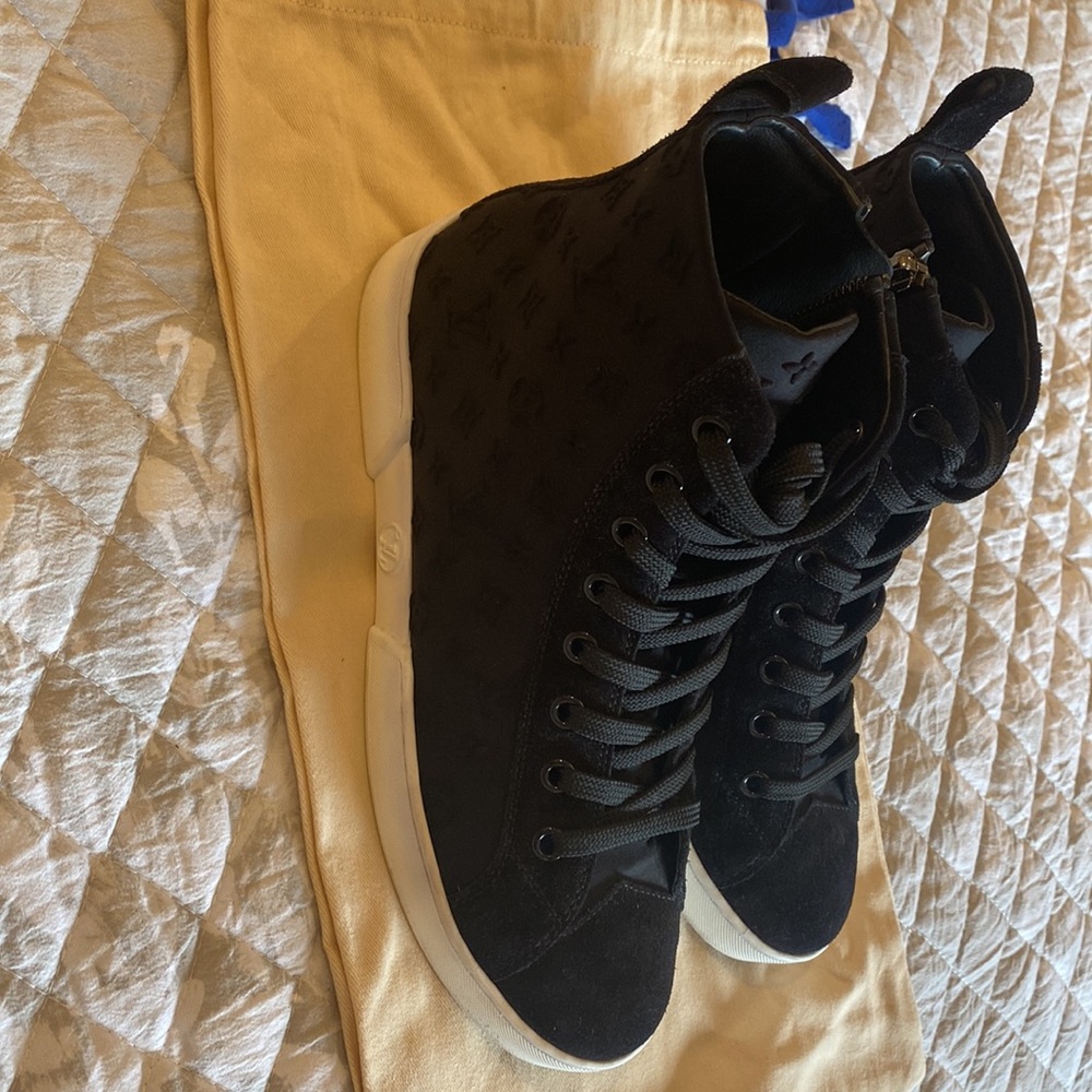 Original Louis Vuitton Suede Sneaker size:34.5, no box but with LV felt dust bag - Picture 9 of 12